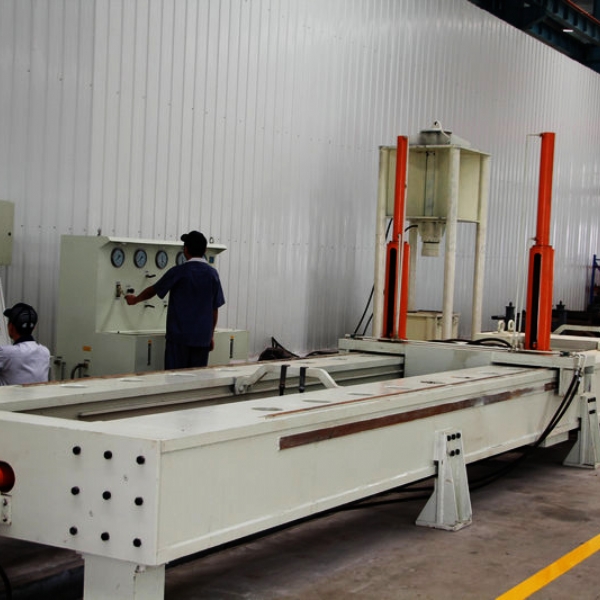 b分段打壓機(jī)